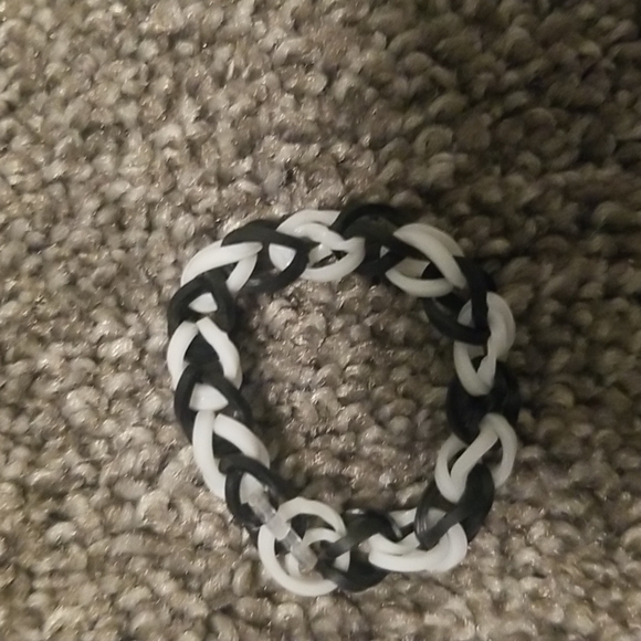 Checkerd bracelet! - Picture 2 of 3